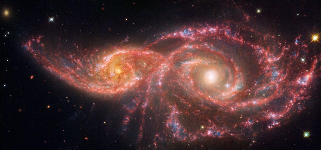 المجرتان المتفاعلتان NGC 2207 وIC 2163، في صورة مركبة تجمع بين بيانات هابل وجيمس ويب