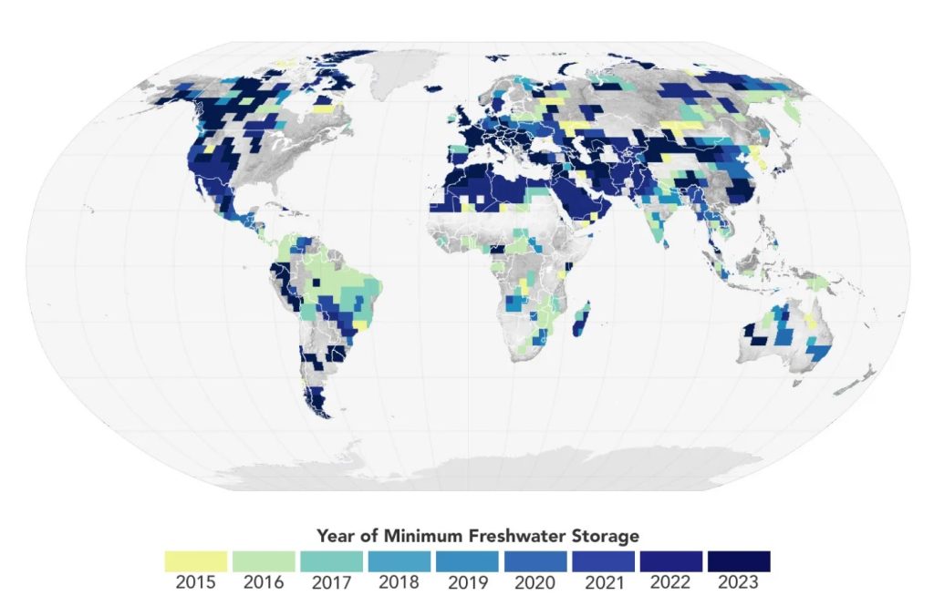 تُظهر هذه الخريطة السنوات التي بلغ فيها مخزون المياه الأرضية أدنى مستوى له منذ 22 عامًا.. صورة من ناسا