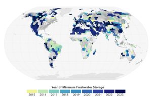 تُظهر هذه الخريطة السنوات التي بلغ فيها مخزون المياه الأرضية أدنى مستوى له منذ 22 عامًا.. صورة من ناسا
