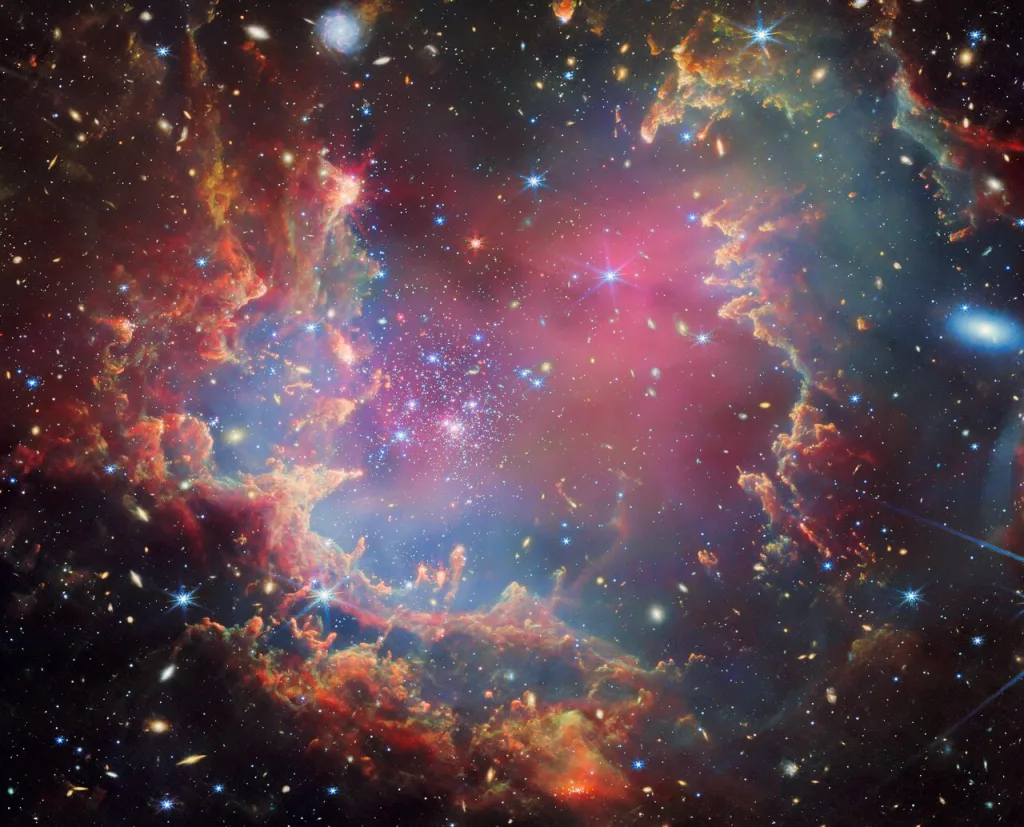 صورة من تلسكوب جيمس ويب الفضائي لعنقود النجوم NGC 602 في سحابة ماجلان