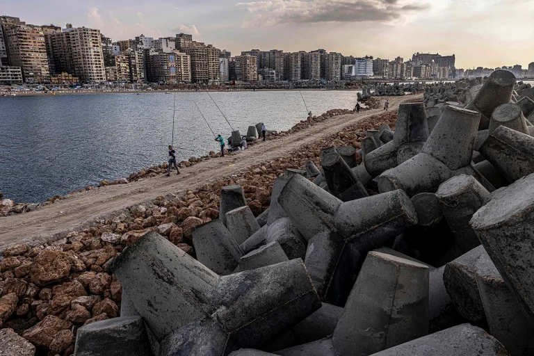 الإسكندرية تغرق في البحر بمعدل متسارع: أرقام مفزعة