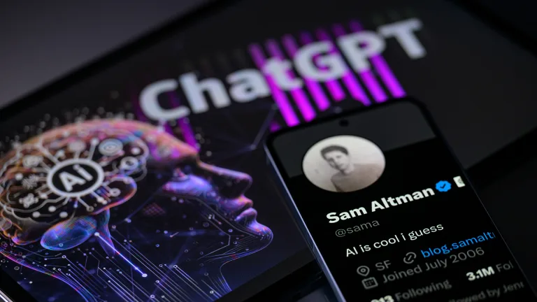 OpenAI تسحب النسخة المنافقة من ChatGPT