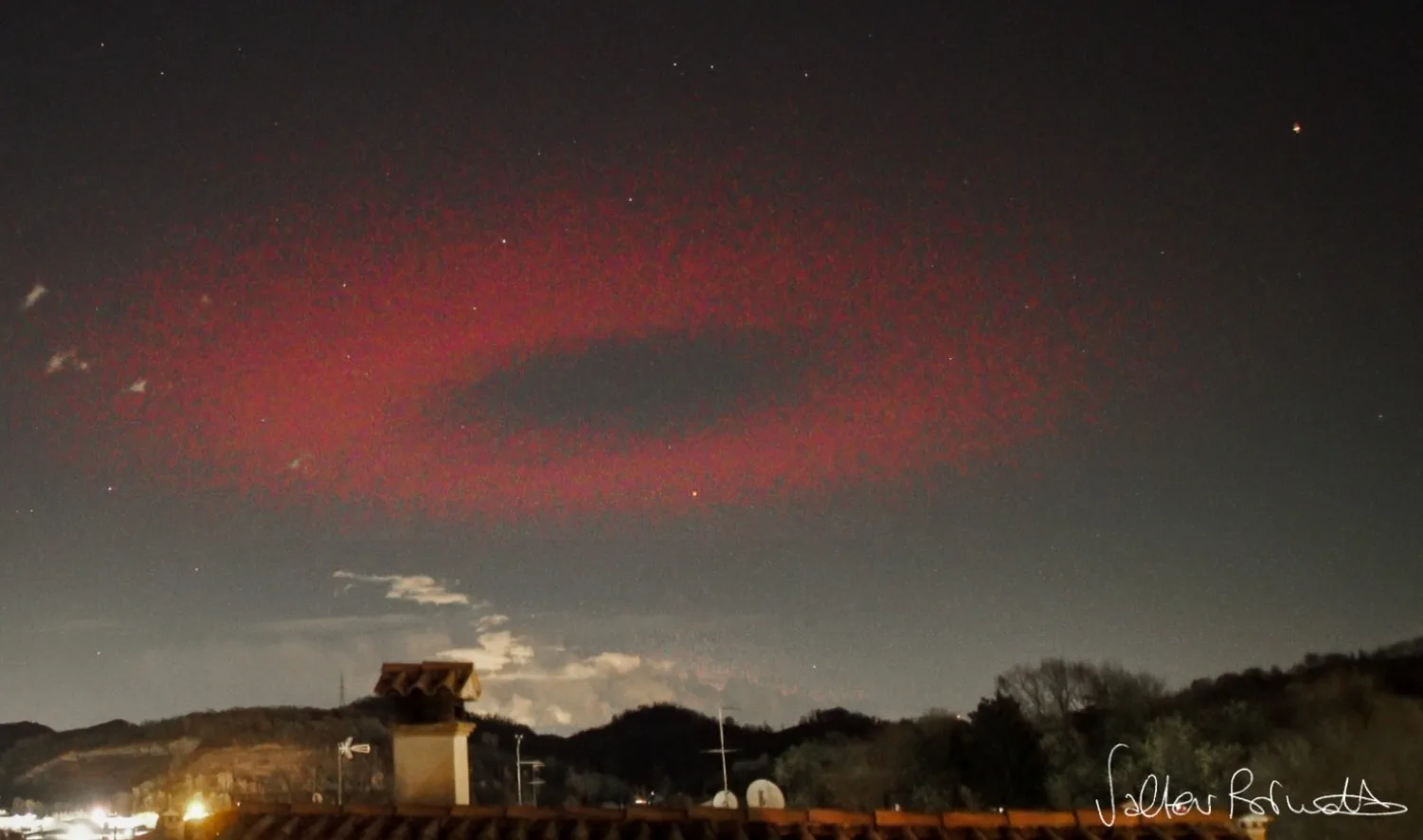 هل ظهرت أجسام طائرة مجهولة فوق قرية إيطالية صغيرة؟